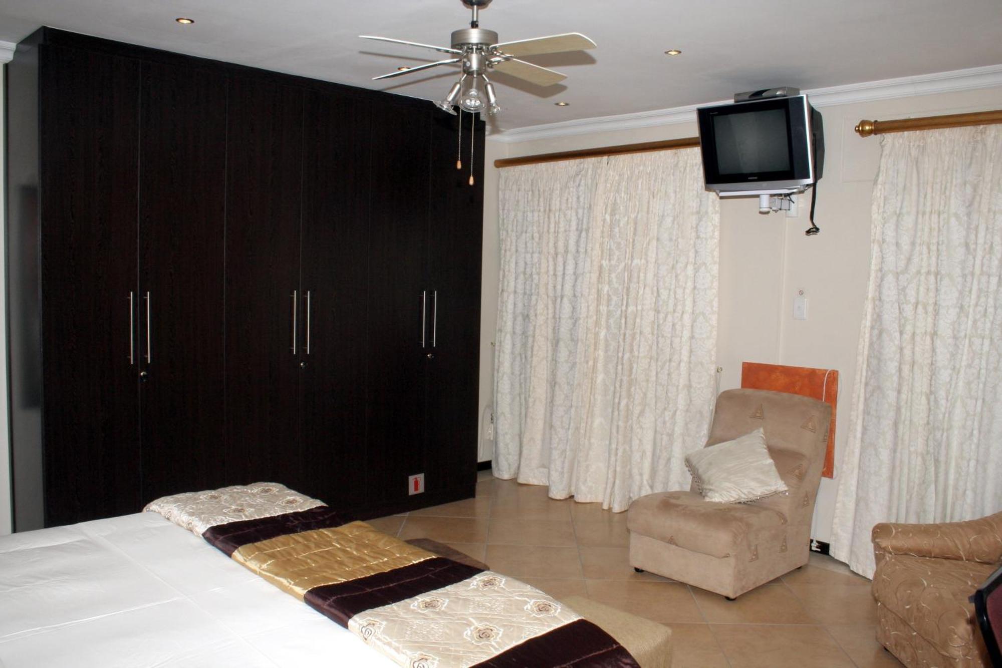 Lumley'S Place Guesthouse Pniel 外观 照片